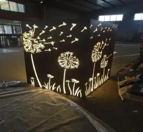 类乌齐耐候钢灯箱